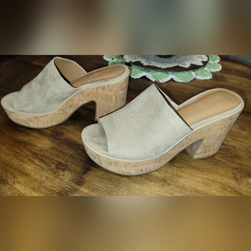 Universal Thread Beige Mules - Picture 5 of 5